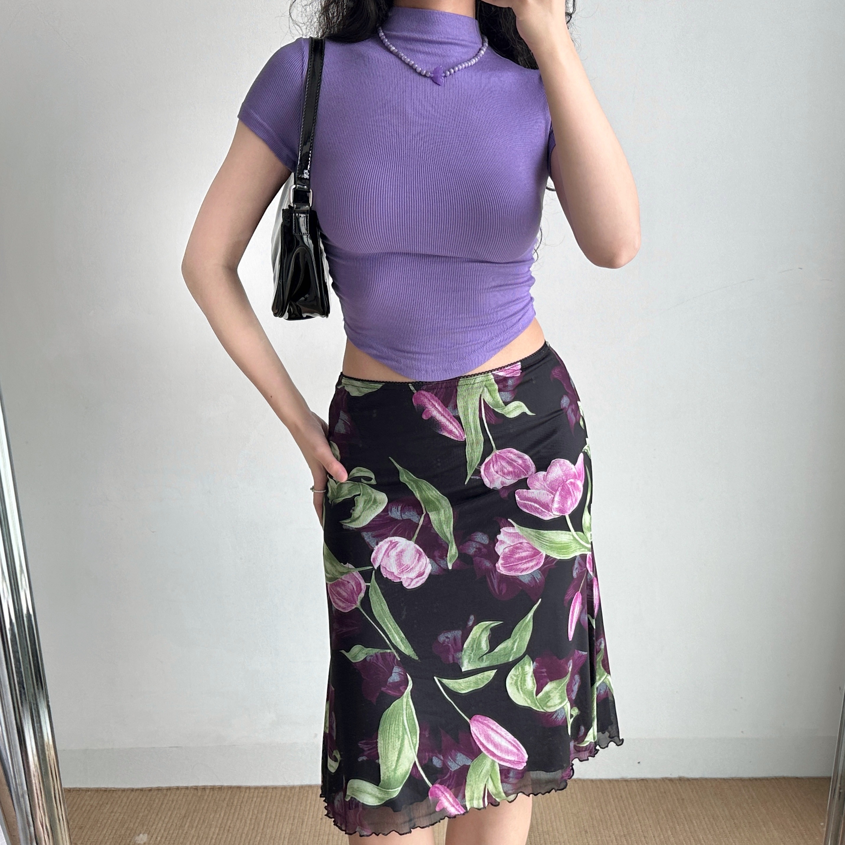 Slim-Fit Ribbed Half-High Neck Short Sleeve T-Shirt for Women - Minimalist European American Style, Trendy Casual Top