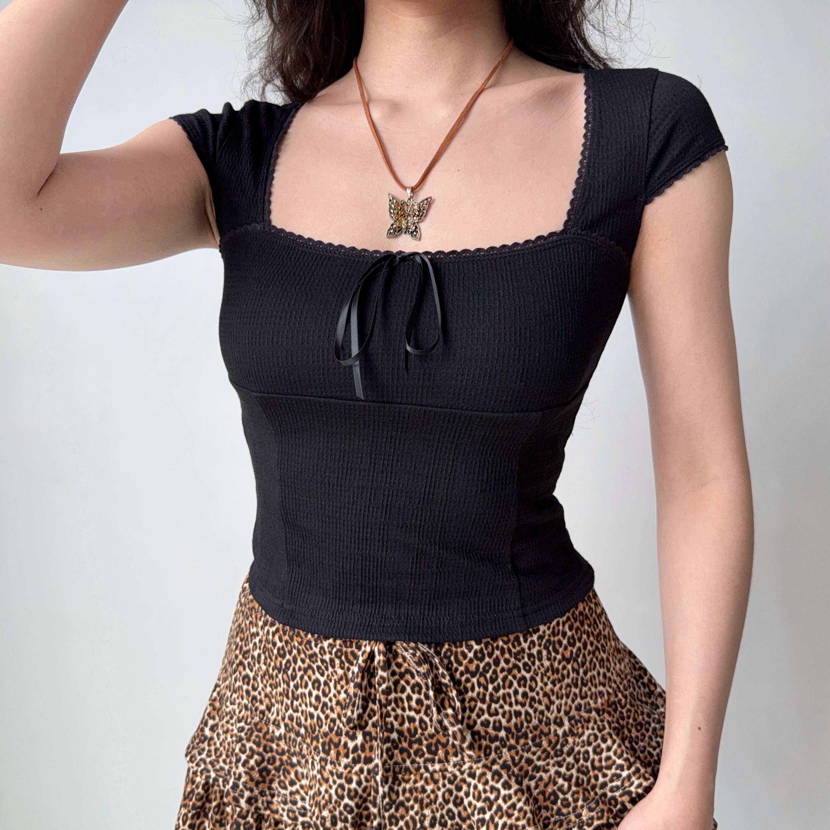 Slim-Fit Square Neck Short Sleeve T-Shirt for Women – European & American Style Summer Top, Flattering Minimalist Design