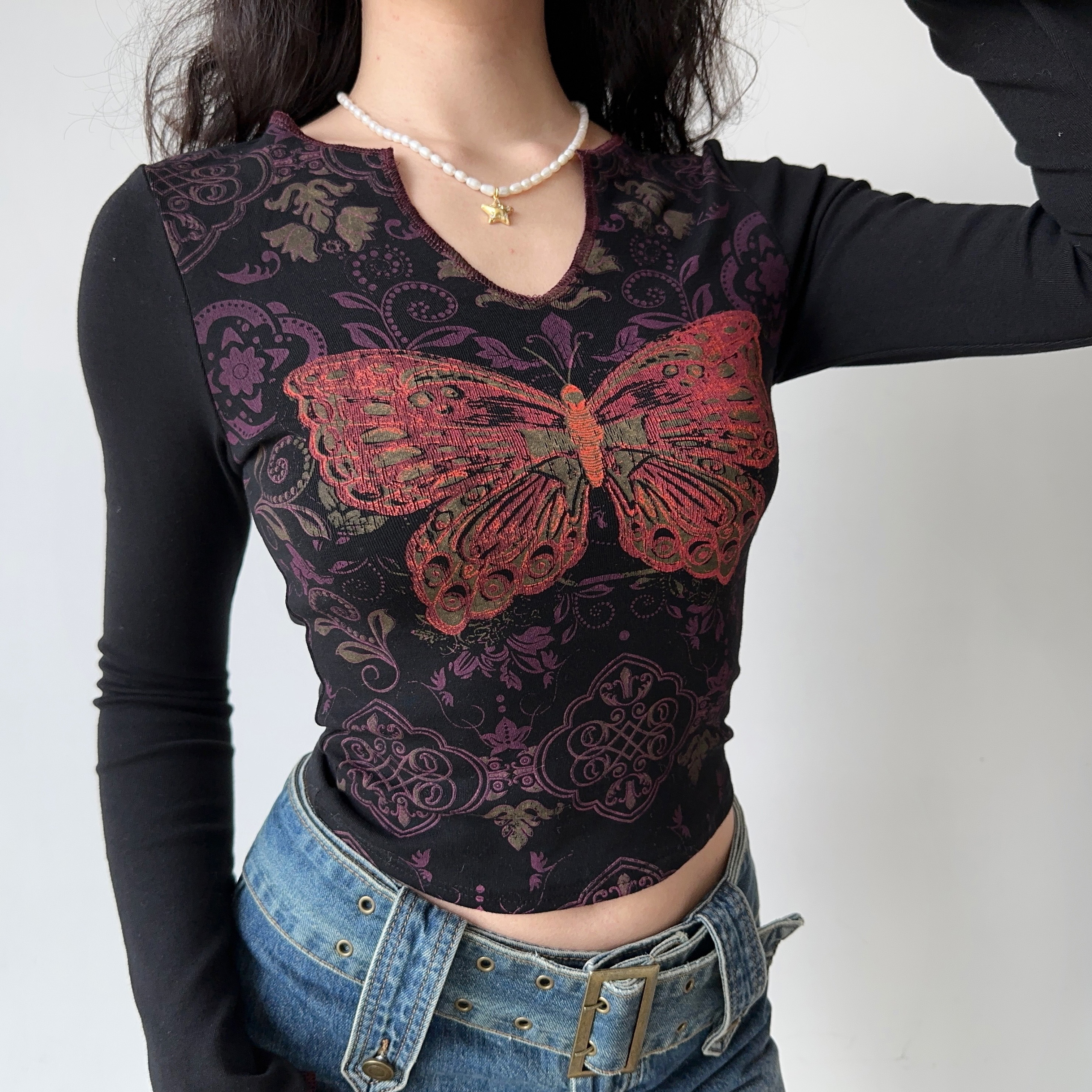 Slim Fit V-Neck Long Sleeve T-Shirt with Butterfly Print - Retro European American Style Women's Short Top