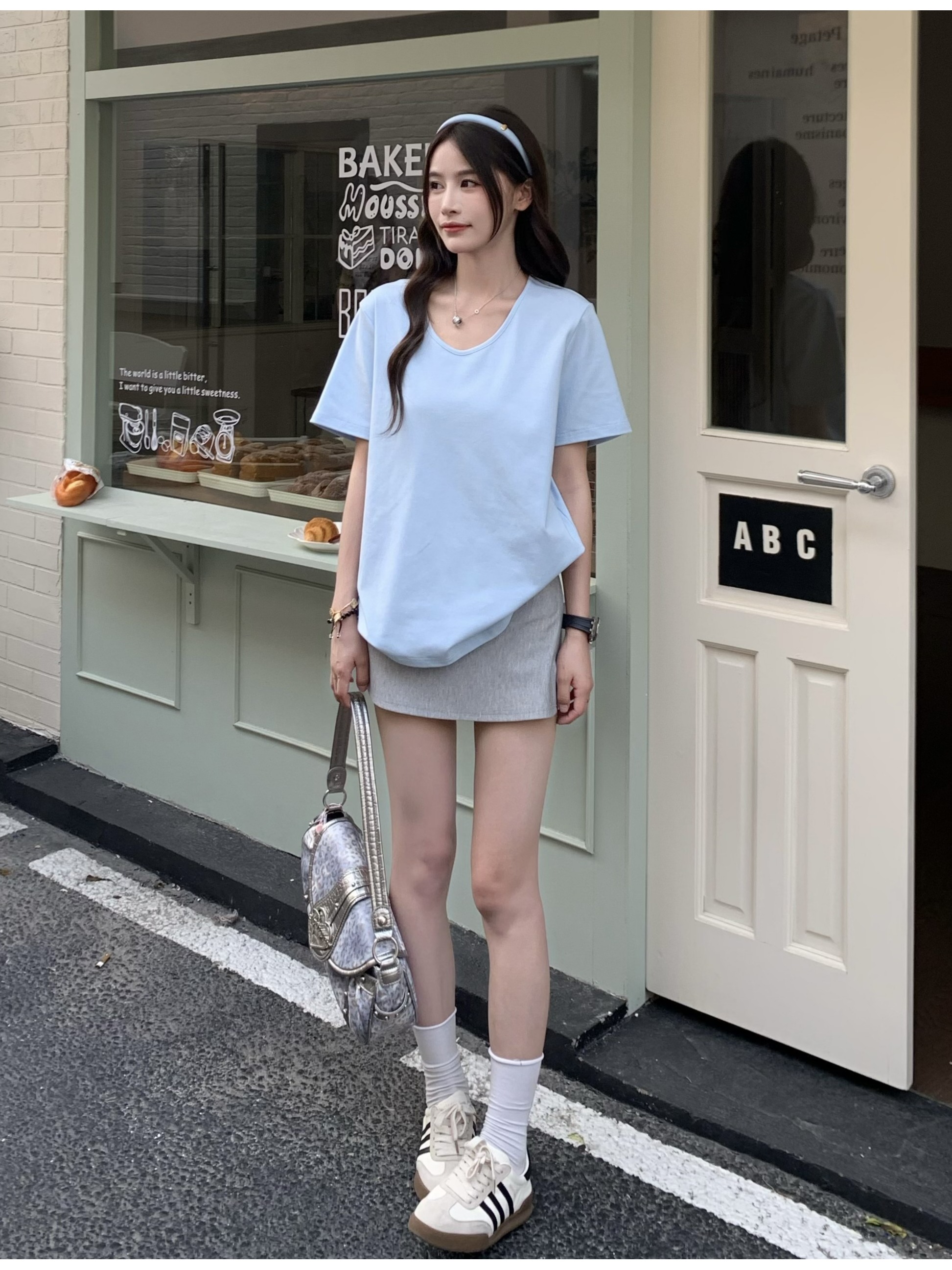 Solid Color Short Sleeve V-Neck T-Shirt for Women - Loose Fit, Versatile Summer Top, 2025 New Arrival, Casual Essential