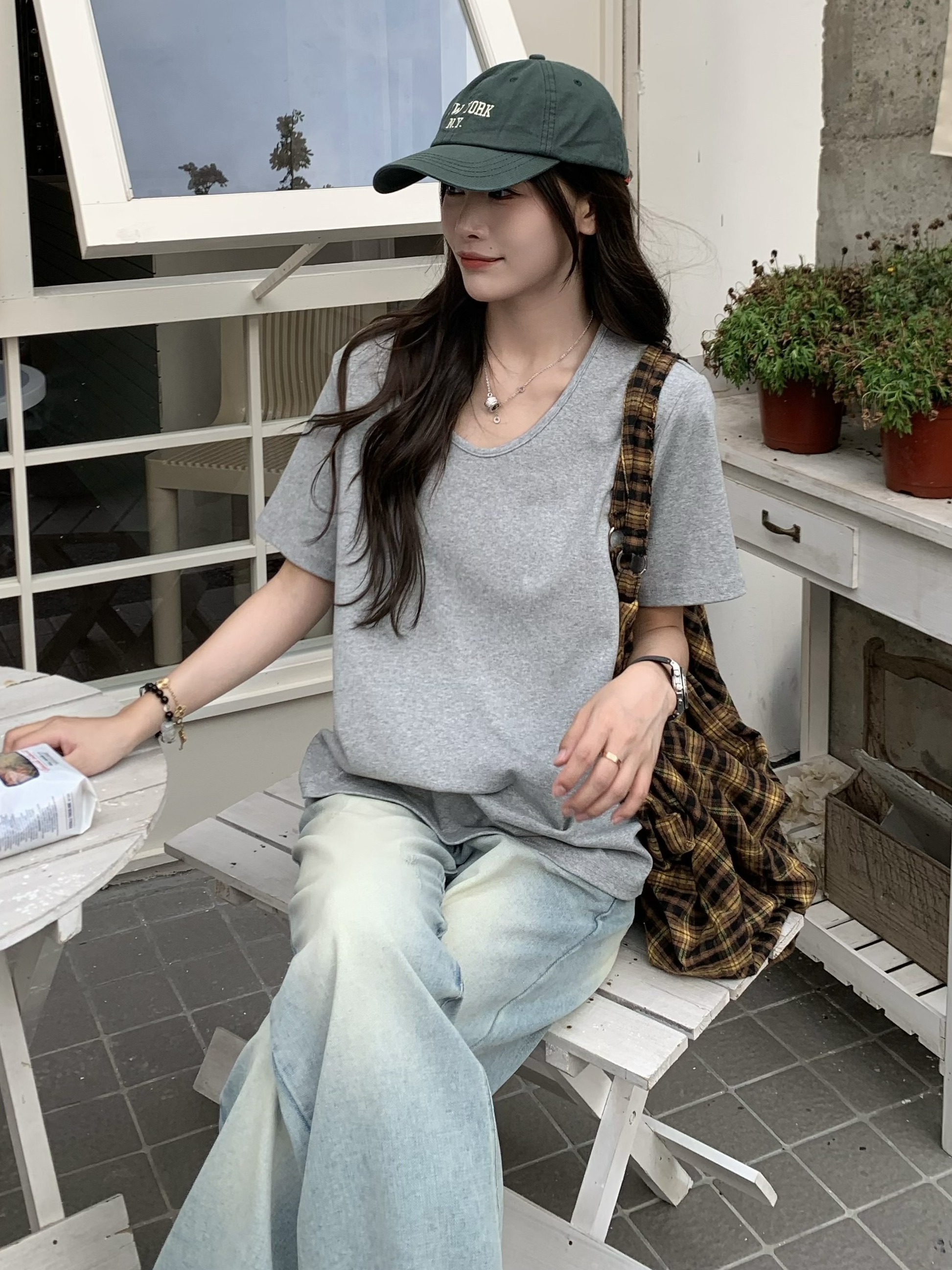 Solid Color Short Sleeve V-Neck T-Shirt for Women - Loose Fit, Versatile Summer Top, 2025 New Arrival, Casual Essential