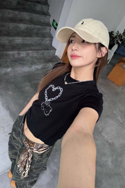 Summer Cool Hot Girl Hello Kitty Shoulder T-Shirt - Slim Fit Short Sleeve Niche Design for Trendy Y2K Style