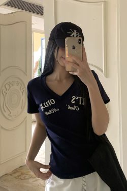 Summer V-Neck Embroidered Short Sleeve T-Shirt for Women - American Style Cool Girl Slim Fit Top, Versatile Fashion Essential