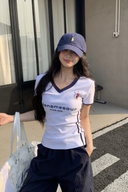 Sweet Cool Three Stripe V-Neck Short Sleeve T-Shirt for Women - Slim Fit American Style Summer 2025 Top