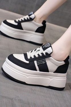 Thick-Soled Black and White Panda Sneakers for Women, Hidden Height Increase, Versatile Sports Shoes for Short Women, Trendy 2024 Style