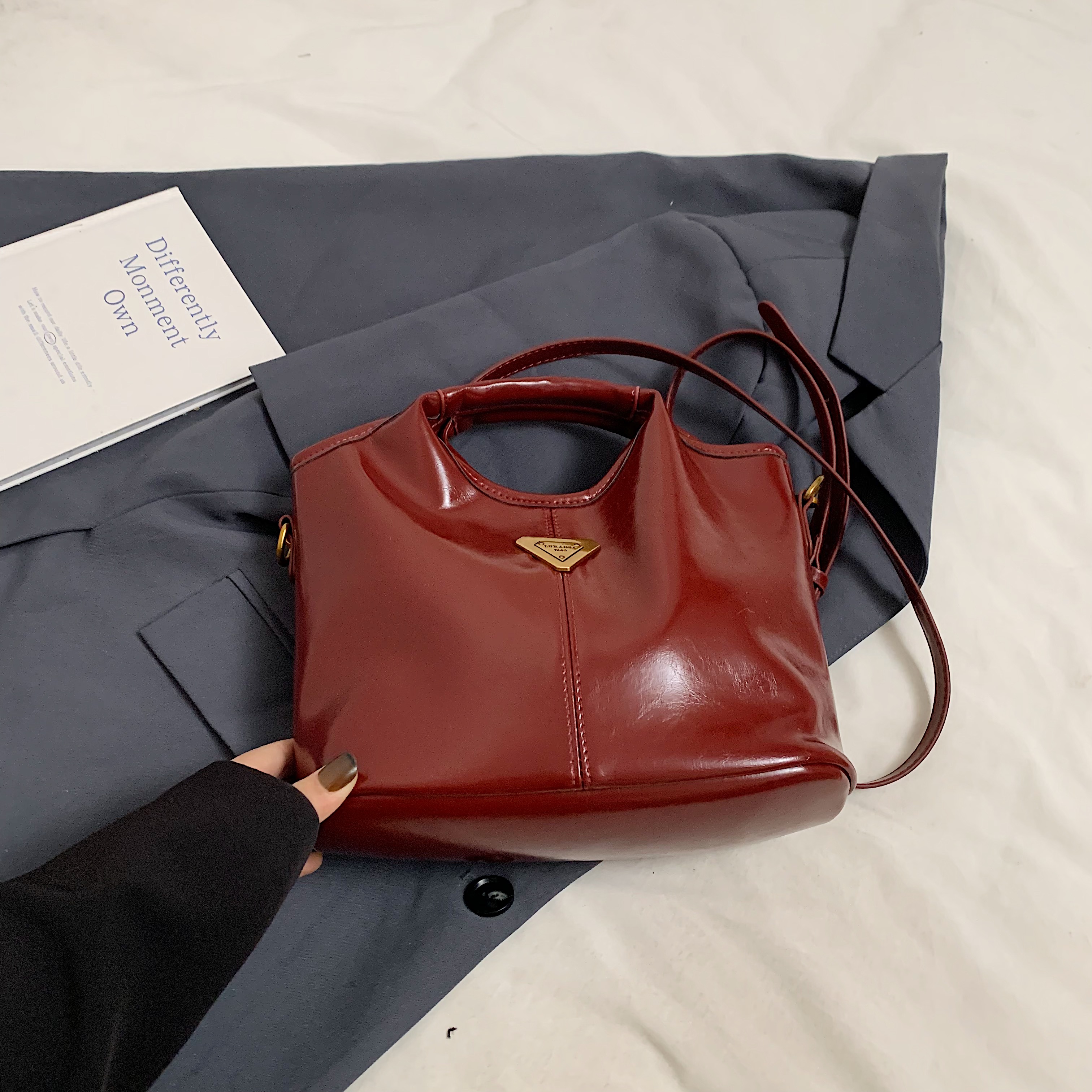 Trendy Korean Oil Wax Leather Small Square Shoulder Bag for Women - Versatile 2025 High-End Fashion Accessory