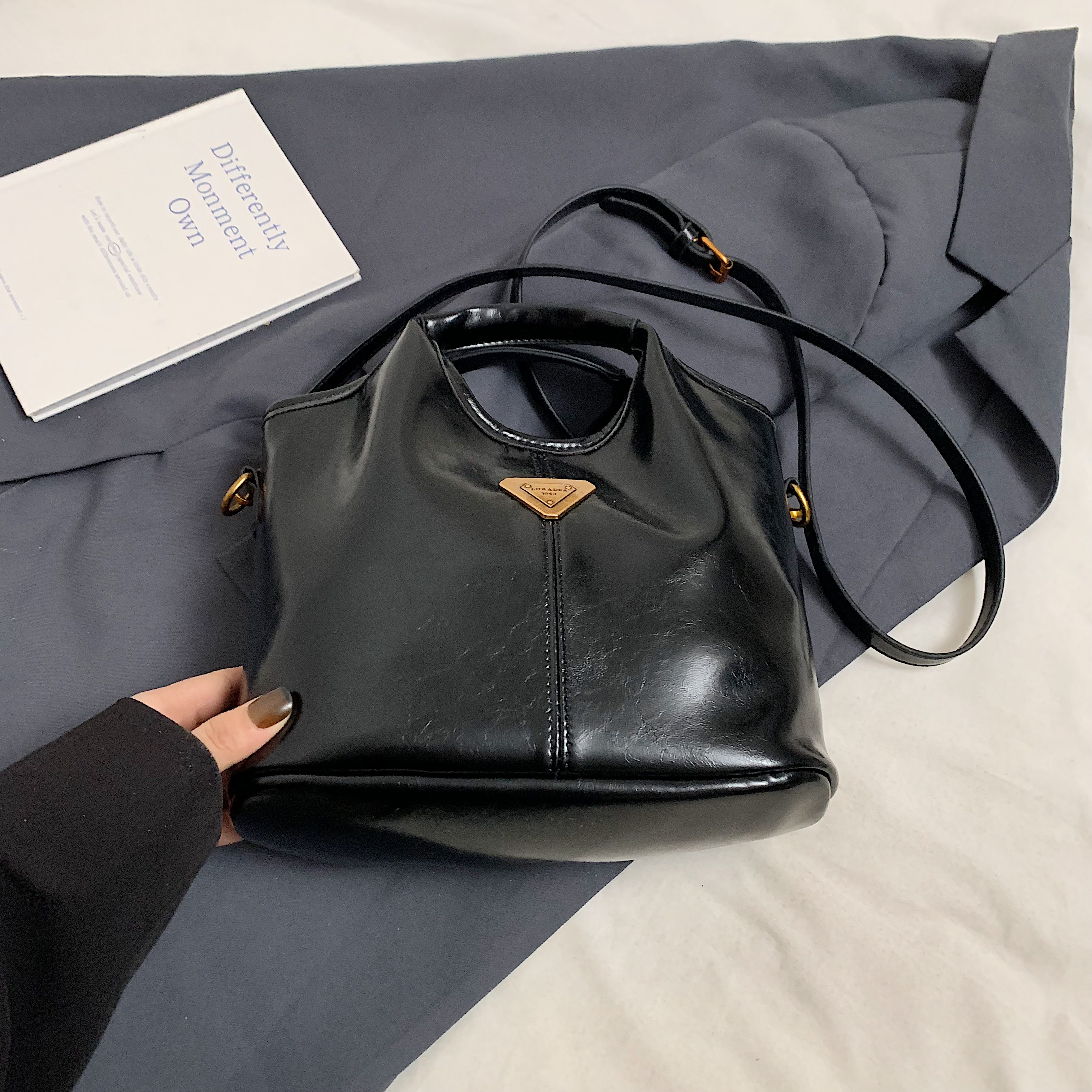 Trendy Korean Oil Wax Leather Small Square Shoulder Bag for Women - Versatile 2025 High-End Fashion Accessory