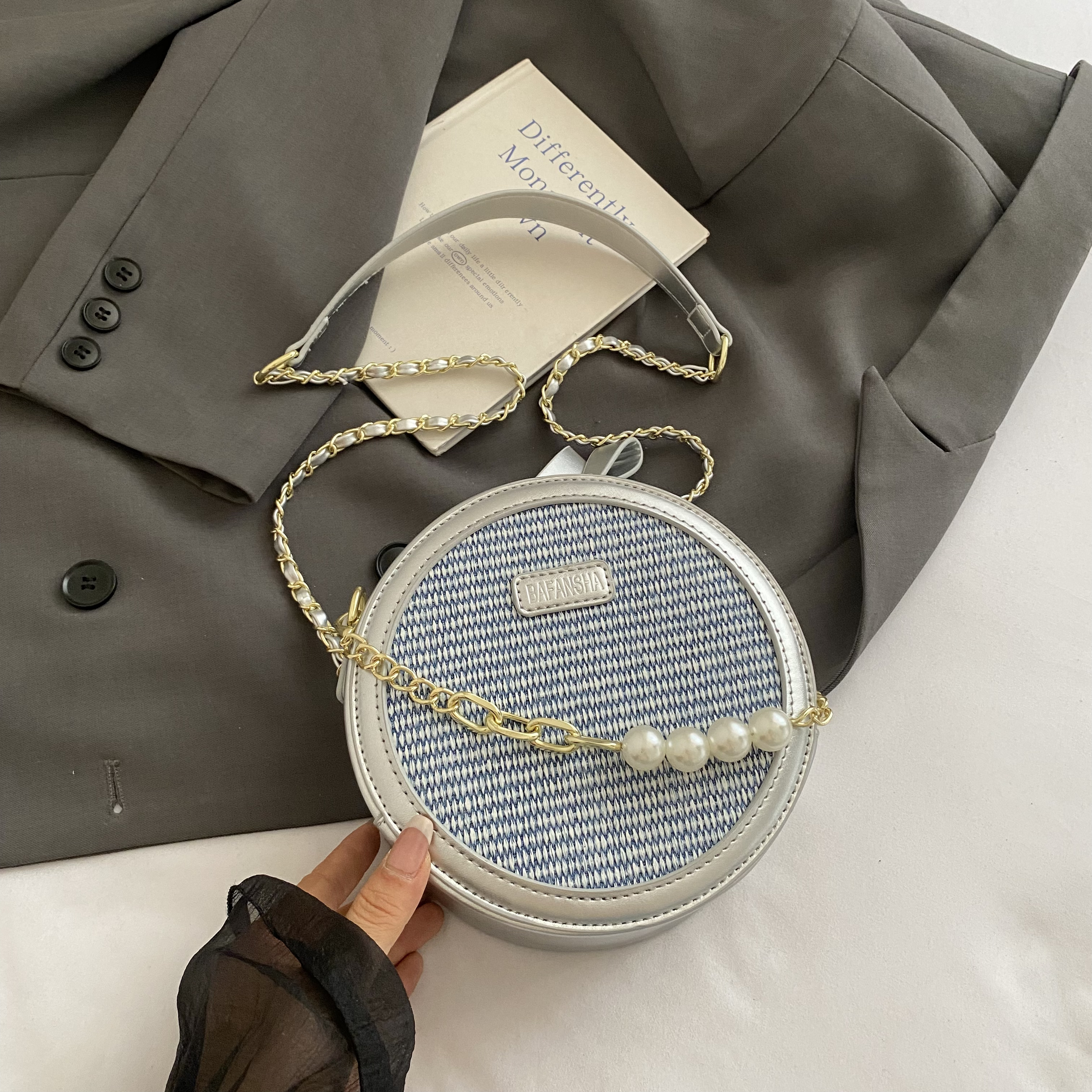 Trendy Women's 2025 Versatile Chain Crossbody Shoulder Bag - Small Round Design for Commuting and Everyday Chic