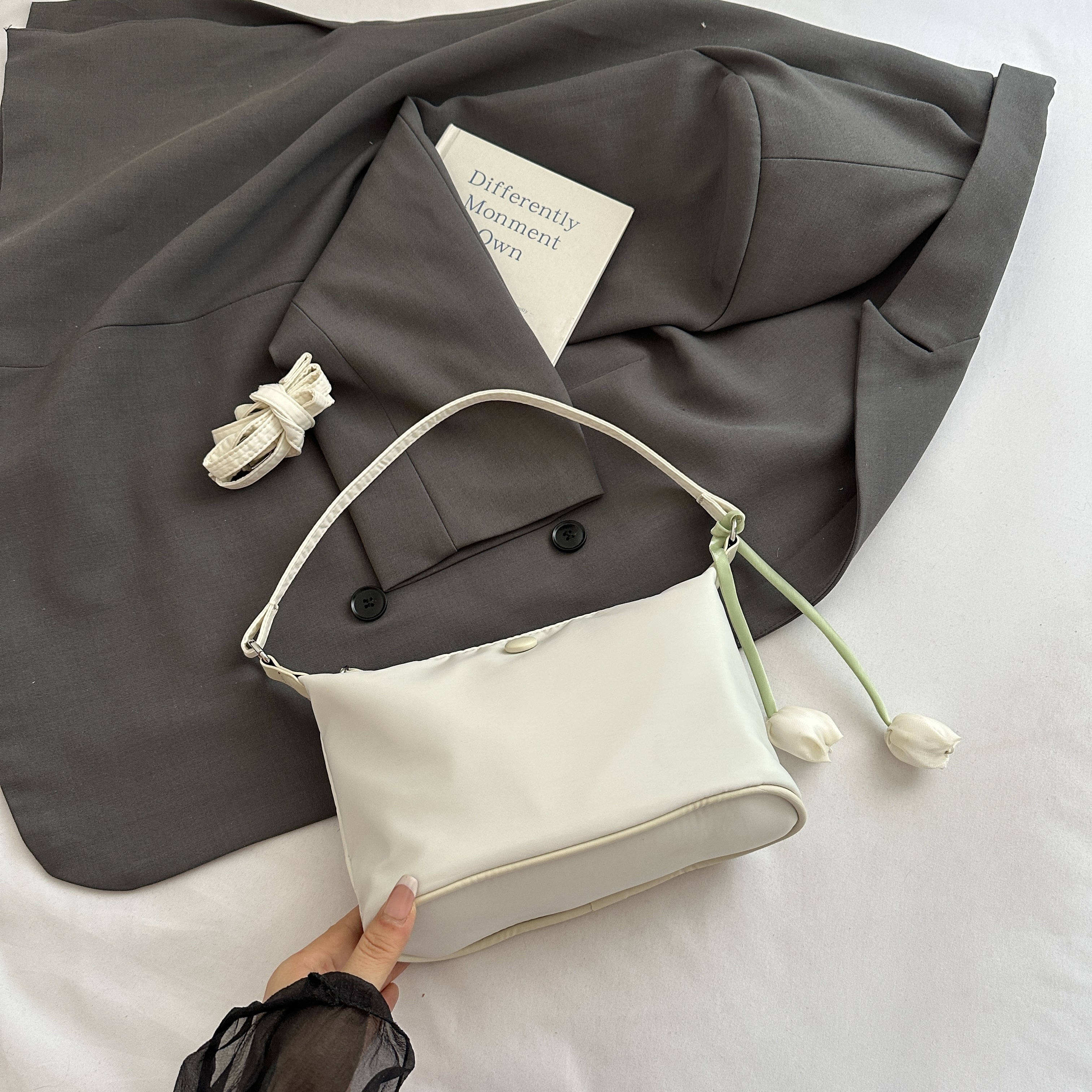 Trendy Women's Shoulder Crossbody Bags - Casual Versatile Underarm Fabric Bags for Everyday Commuting 2025