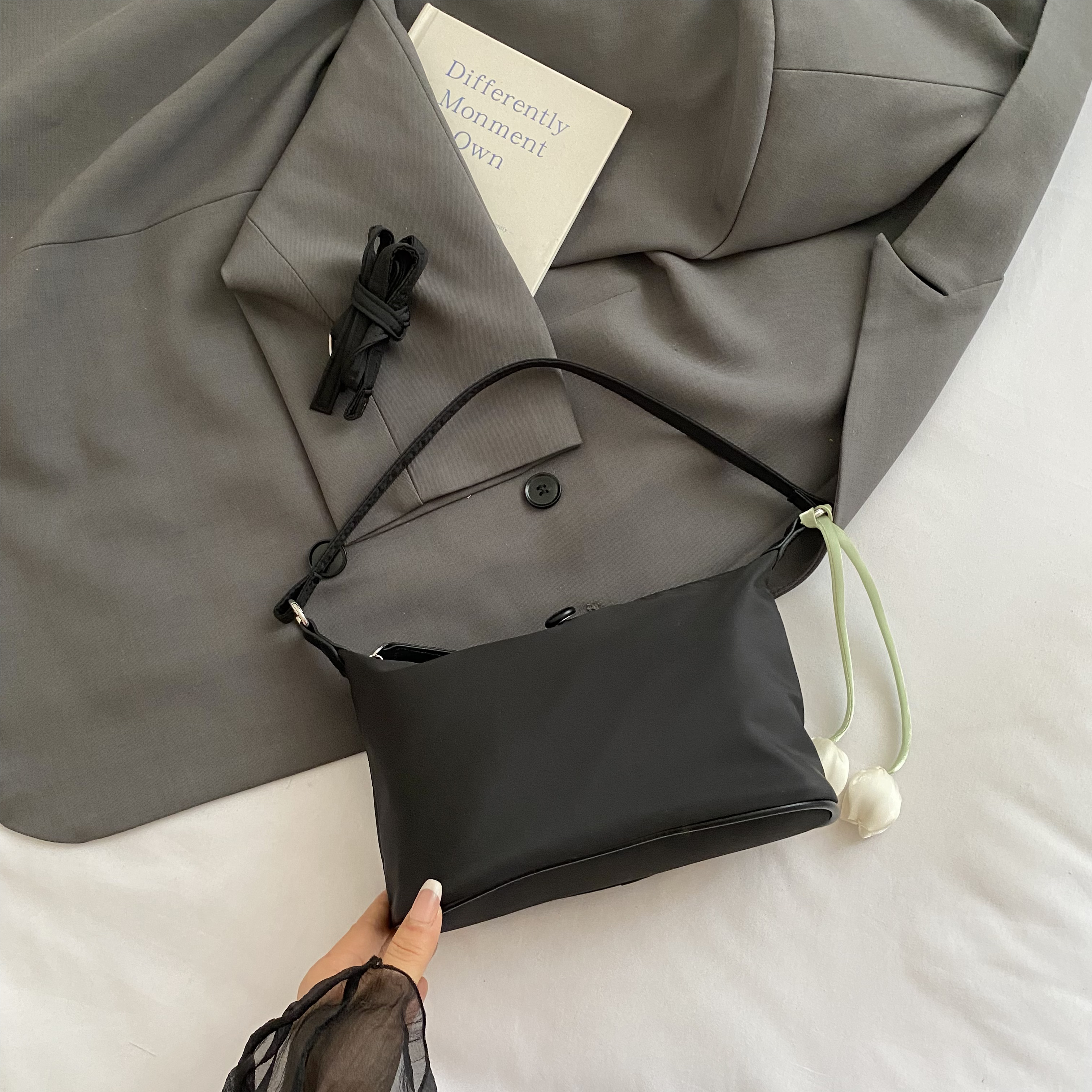 Trendy Women's Shoulder Crossbody Bags - Casual Versatile Underarm Fabric Bags for Everyday Commuting 2025