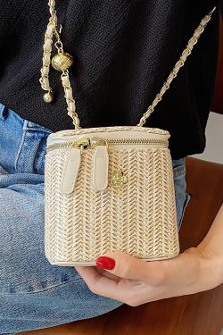Trendy Woven Chain Crossbody Bag for Women - Small Square Design, Perfect for Spring Summer 2025, Versatile Beach Vacation Style