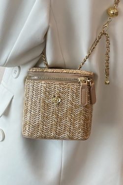 Trendy Woven Chain Crossbody Bag for Women - Small Square Design, Perfect for Spring Summer 2025, Versatile Beach Vacation Style
