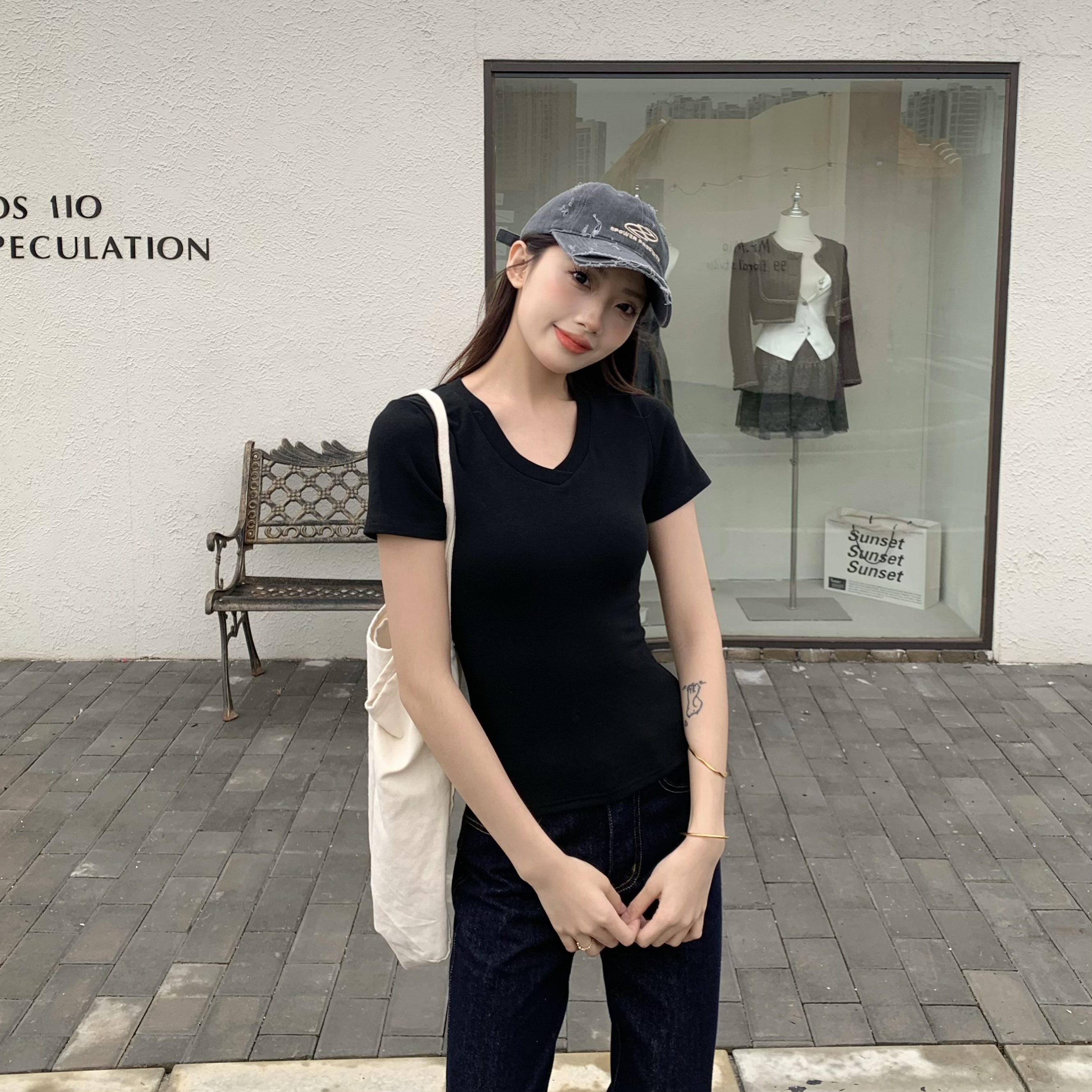 V-Neck Short Sleeve T-Shirt for Women - American Vintage Slim Fit Top - 2025 Summer Essential - Casual 90s Style Base Layer