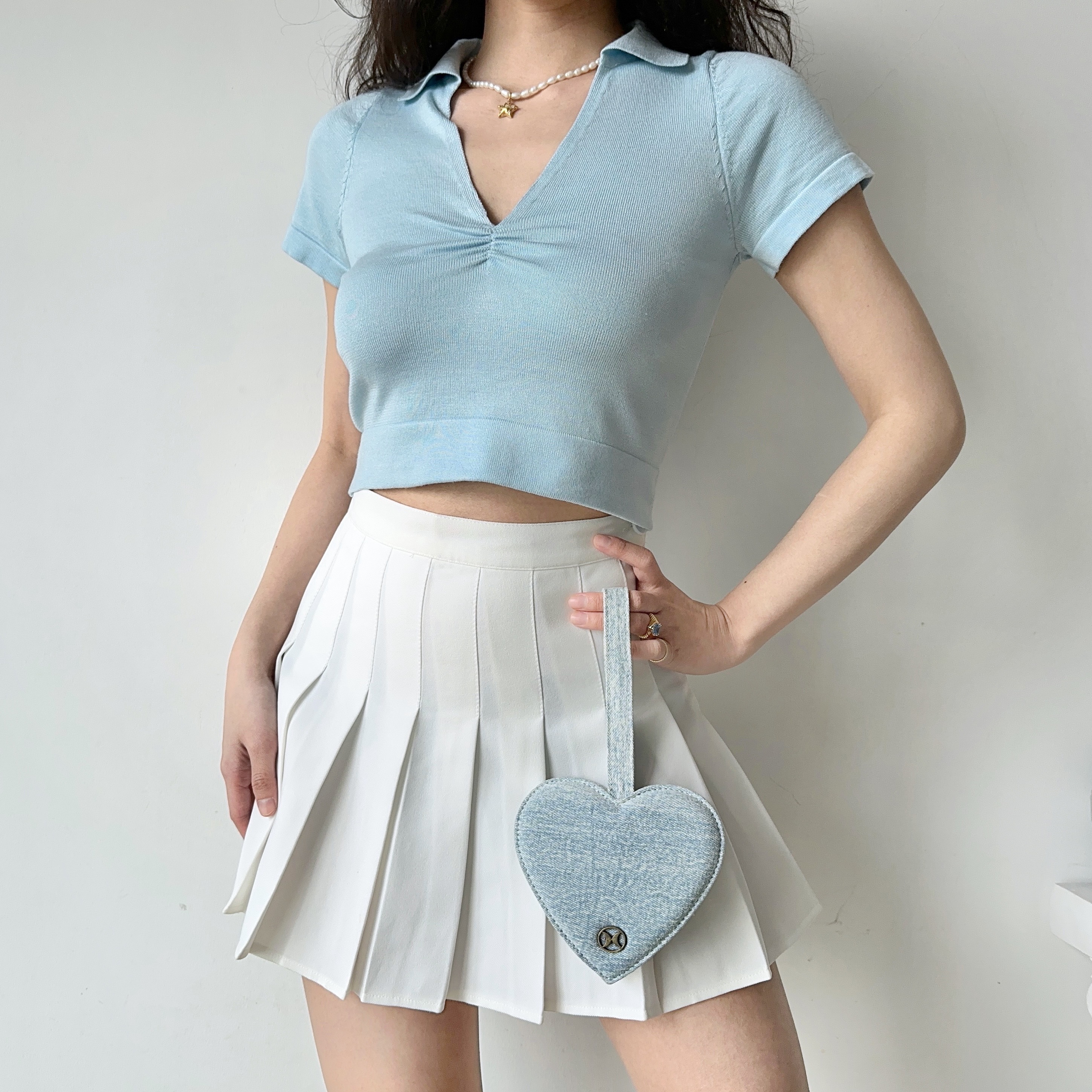 Versatile V-Neck Short Sleeve Knitted T-Shirt for Women - Simple Slim Fit Top in European and American Style, Perfect for Everyday Wear