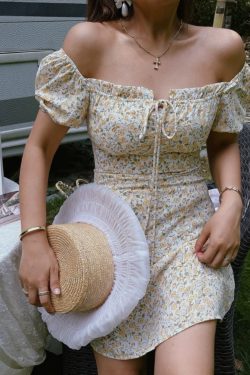 Vintage Floral Dress with Square Neck and Puff Sleeves - Waist-Defining Spring/Summer Vacation Skirt