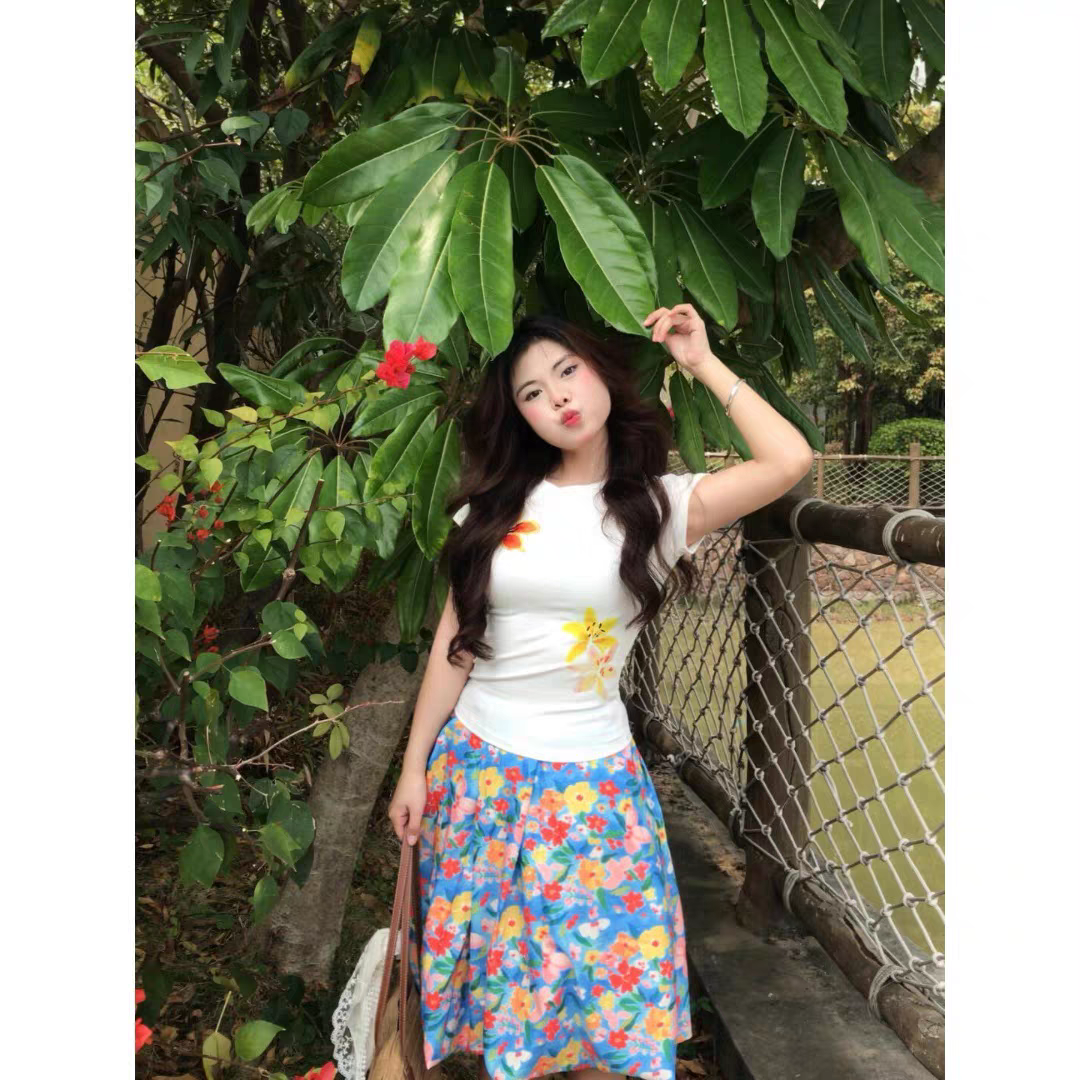 Vintage Floral Print Shoulder T-Shirt for Women - Spicy American Style, Slim Fit, Flattering Elastic Short Sleeves for Summer