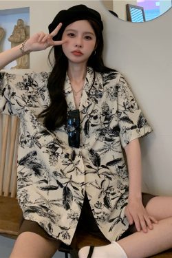 Vintage Floral Short Sleeve Shirt for Women - 2025 Summer Hawaiian Beach Top - Versatile Loose Fit Hong Kong Style
