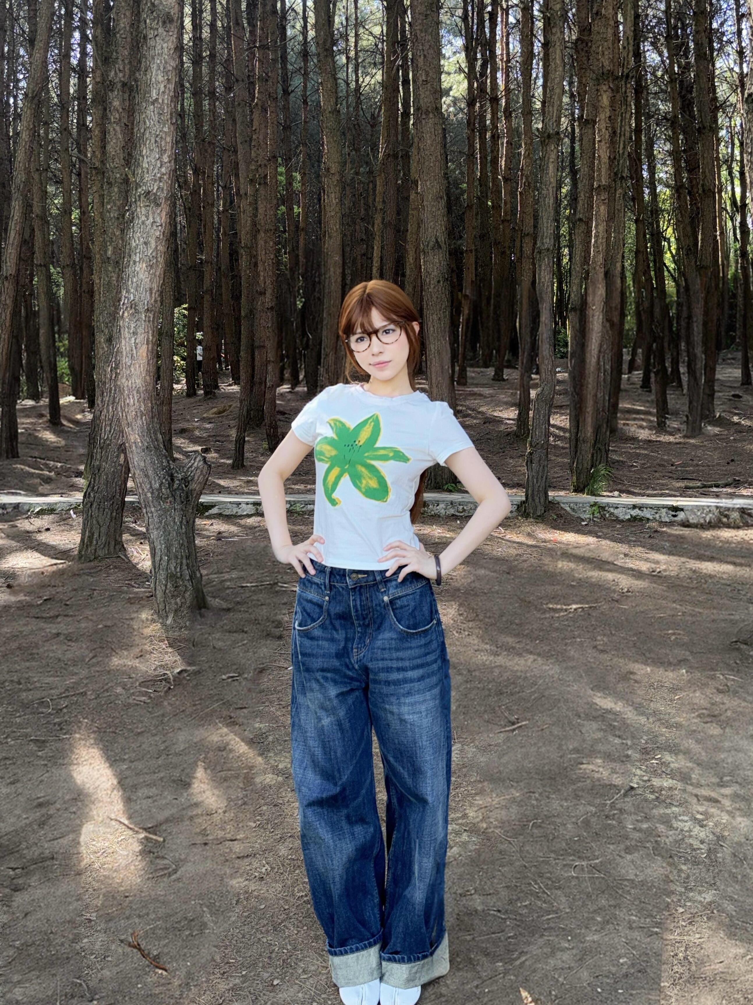 Vintage Floral Short-Sleeve T-Shirt for Women - American Style, Slim Fit, Slightly Stretchy, Summer Essential in White