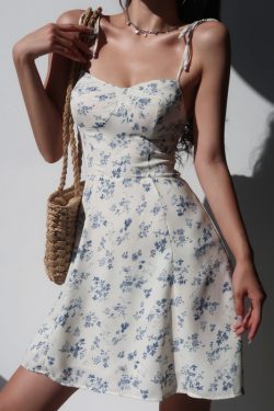 Vintage Floral Spaghetti Strap Dress - V-Neck Wrap Design, Slim Fit Waist, Short Summer Vacation Dress for Girls