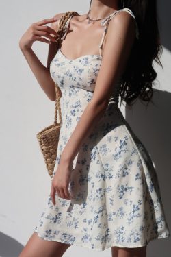 Vintage Floral Spaghetti Strap Dress - V-Neck Wrap Design, Slim Fit Waist, Short Summer Vacation Dress for Girls