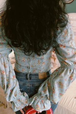 Vintage French Floral Puff Sleeve Shirt with Square Neck - Stylish Autumn Waist-Baring Top for Vacation - Y2K Inspired