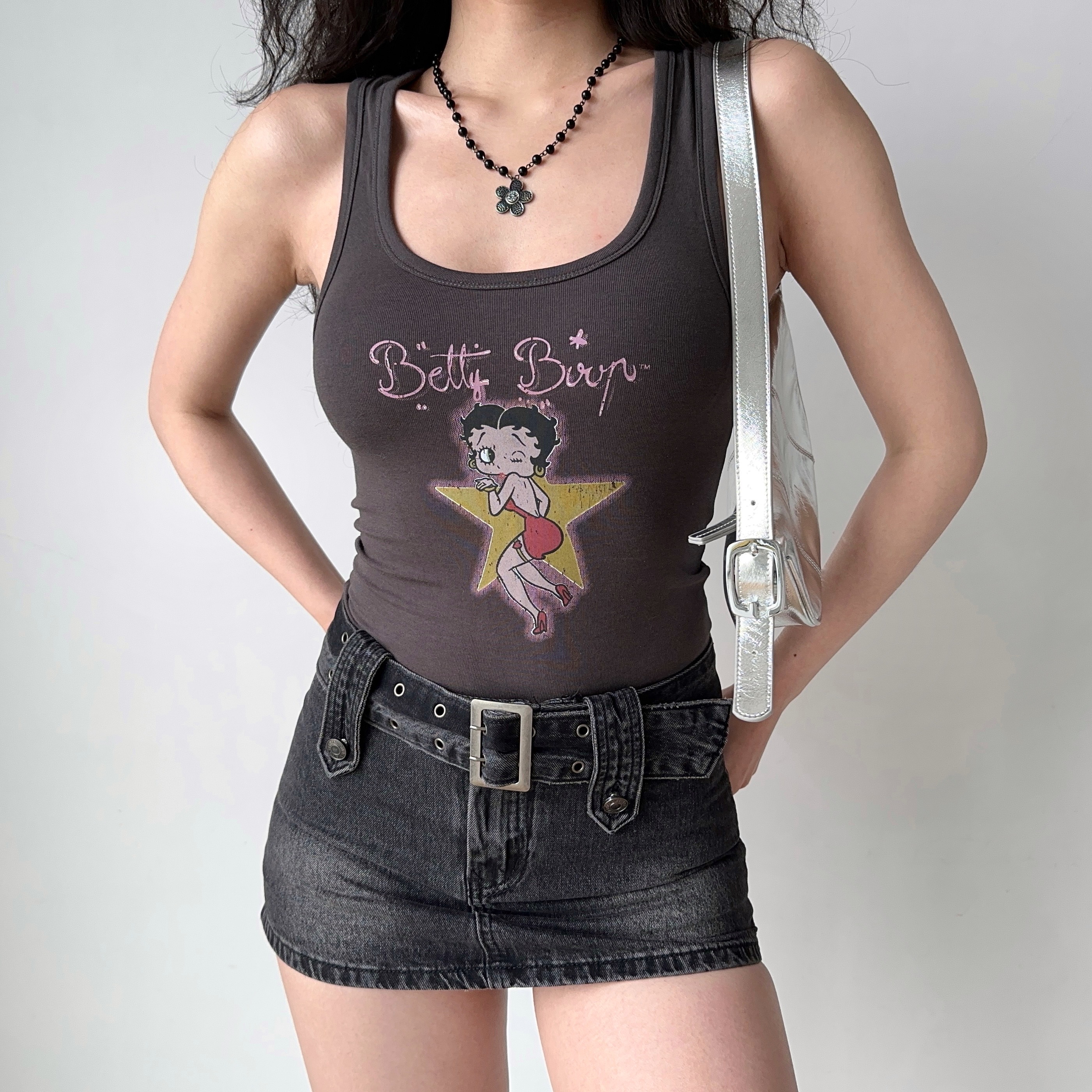 Vintage U-Neck Printed Tank Top for Women - Slim Fit Sleeveless Tee in American Style - Perfect for 90s and Y2K Fashion