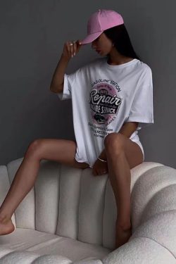 Vintage White Short-Sleeve T-Shirt for Women - Retro American High Street Loose Fit Top with Spicy Girl Style