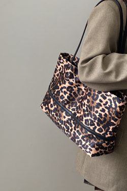 Women's Leopard Print Canvas Tote Bag - Large Capacity Shoulder Handbag for Spring/Summer 2025 - Trendy Niche Design