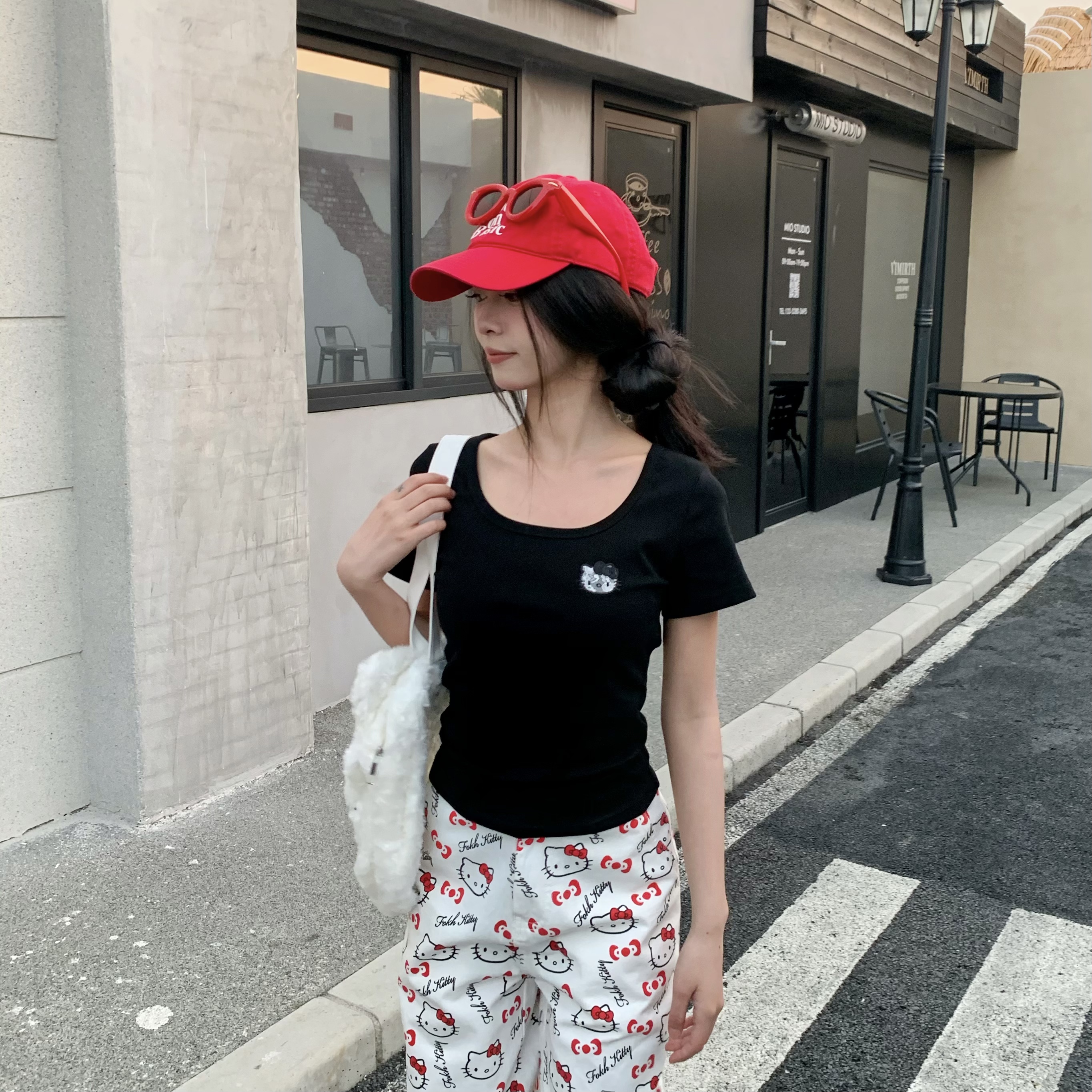Women's Summer U-neck Kitty Cat Embroidered Short Sleeve T-shirt - Slimming Sweet Style for 2025, Cute 90s Vibe