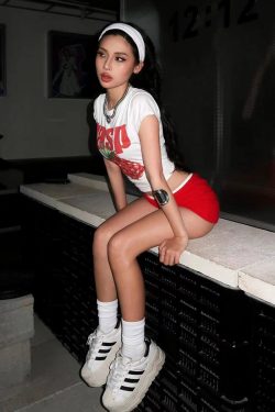 Y2K American Retro Raspberry Short Sleeve Crop Top for Women - Slim Fit Shoulder-Baring Summer Style