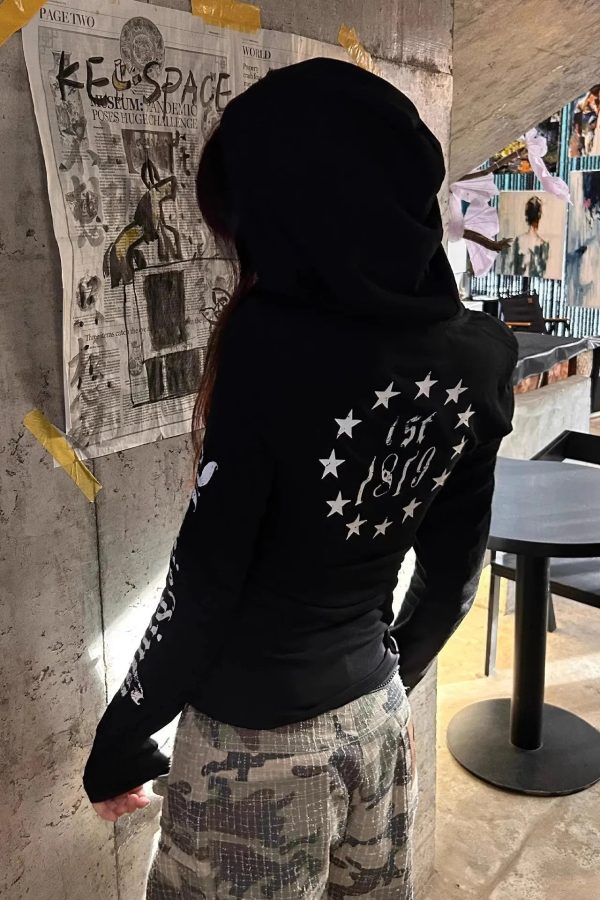 Acubi Hooded Graphic Top