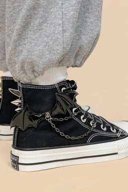 Bat Wings Spiked Canvas Shoes