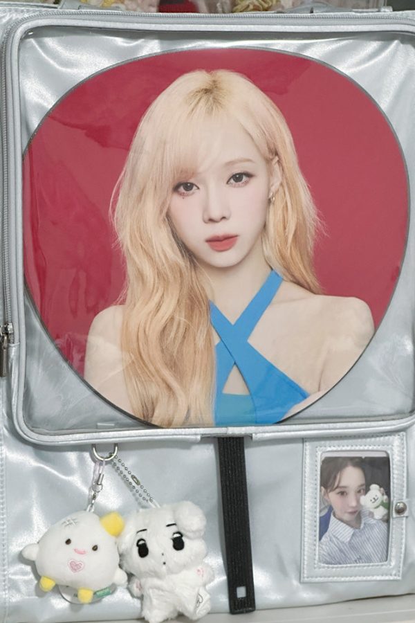 BERRYQ Large-Capacity Ita Bag for Fans and Collectors