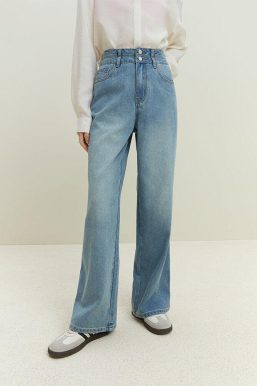 Double Buttoned Light Washed Jeans
