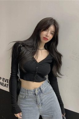 Extra Long Sleeves Buttoned Crop Top