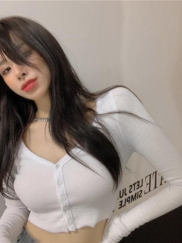 Extra Long Sleeves Buttoned Crop Top