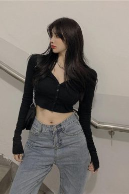 Extra Long Sleeves Buttoned Crop Top