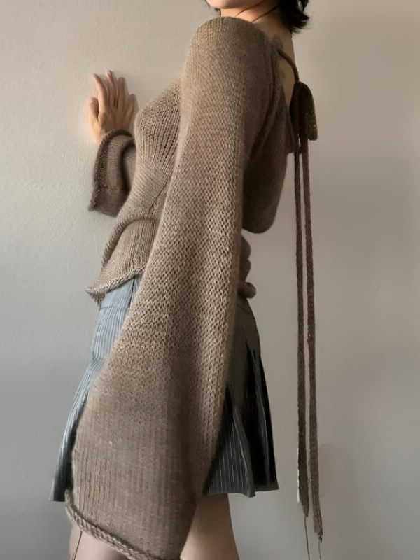 Flare Sleeved Knit Backless Top