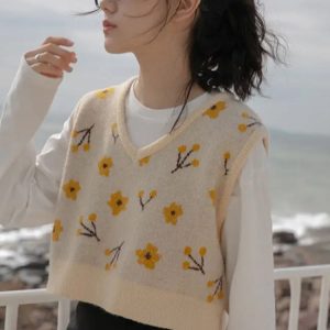Floral Cropped Sweater Vest