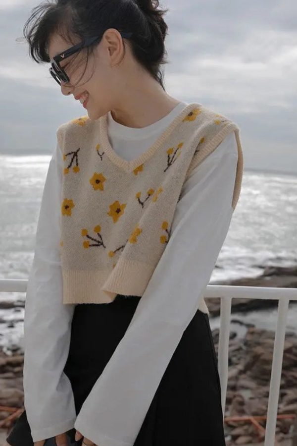 Floral Cropped Sweater Vest