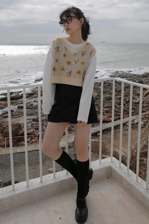 Floral Cropped Sweater Vest