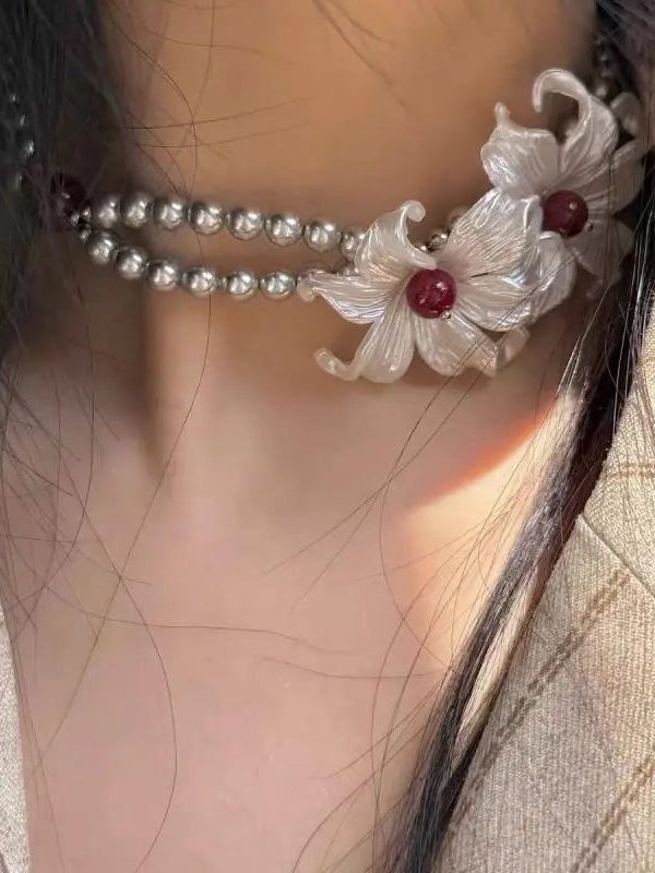 Floral Pearl Necklace