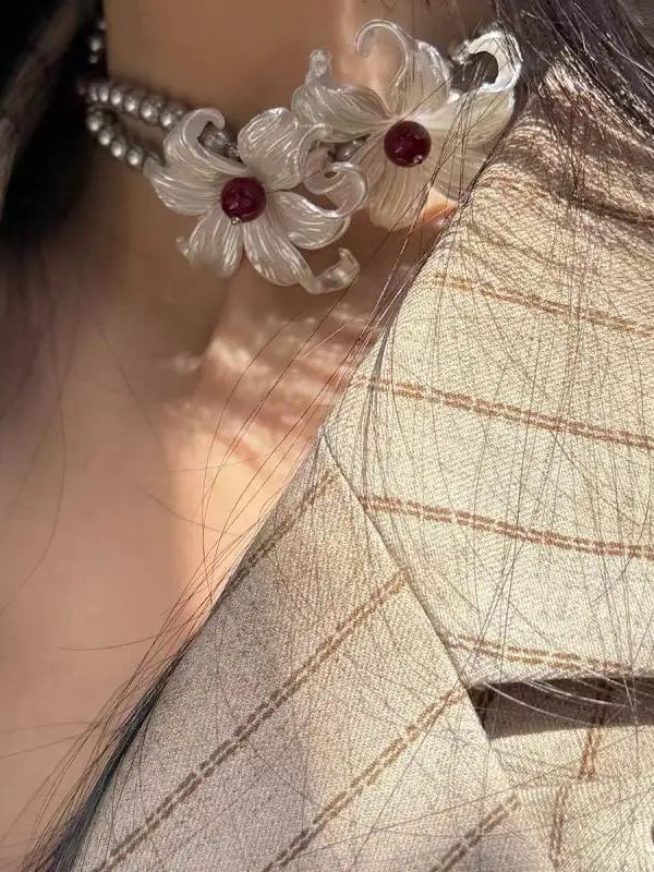 Floral Pearl Necklace