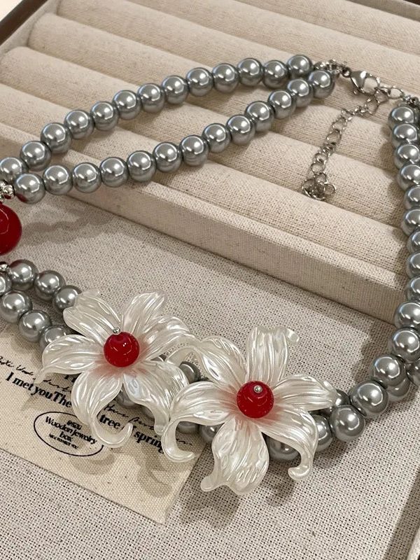 Floral Pearl Necklace