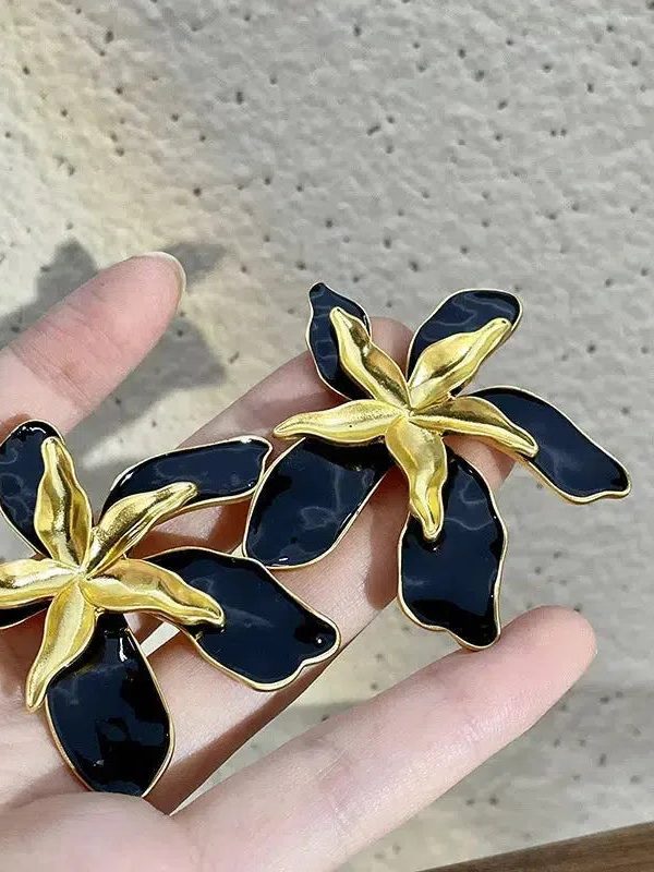 Flower Gold Stud Earrings