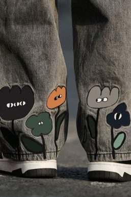 Graphic Baggy Jeans