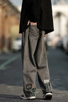 Graphic Baggy Jeans
