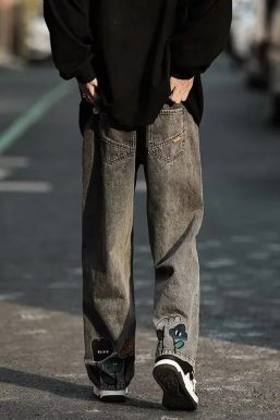 Graphic Baggy Jeans