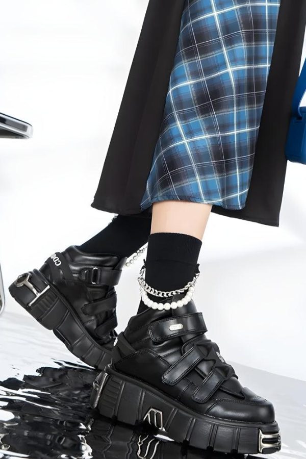 Grunge Chunky Metal Detailed Platform Boots