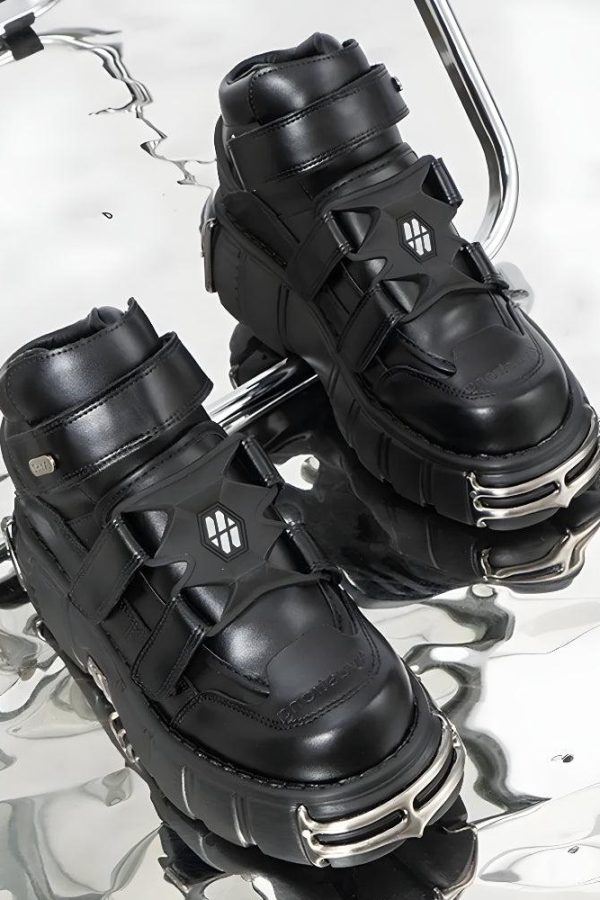 Grunge Chunky Metal Detailed Platform Boots